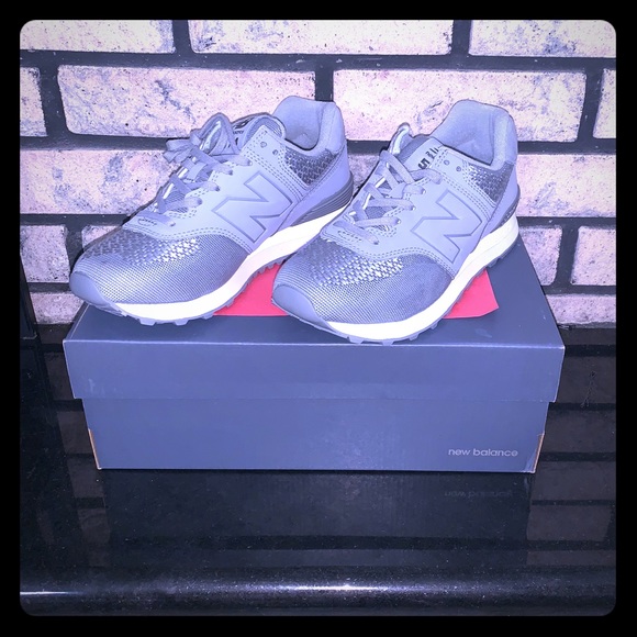 Women’s New Balance 574 - Picture 1 of 2